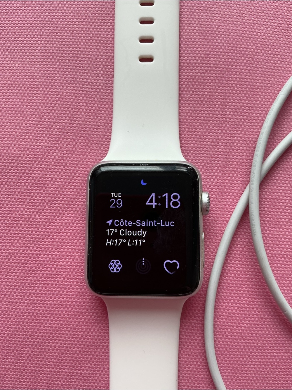 Apple Watch Series 3 42 mm silver and white - Picture 2 of 6